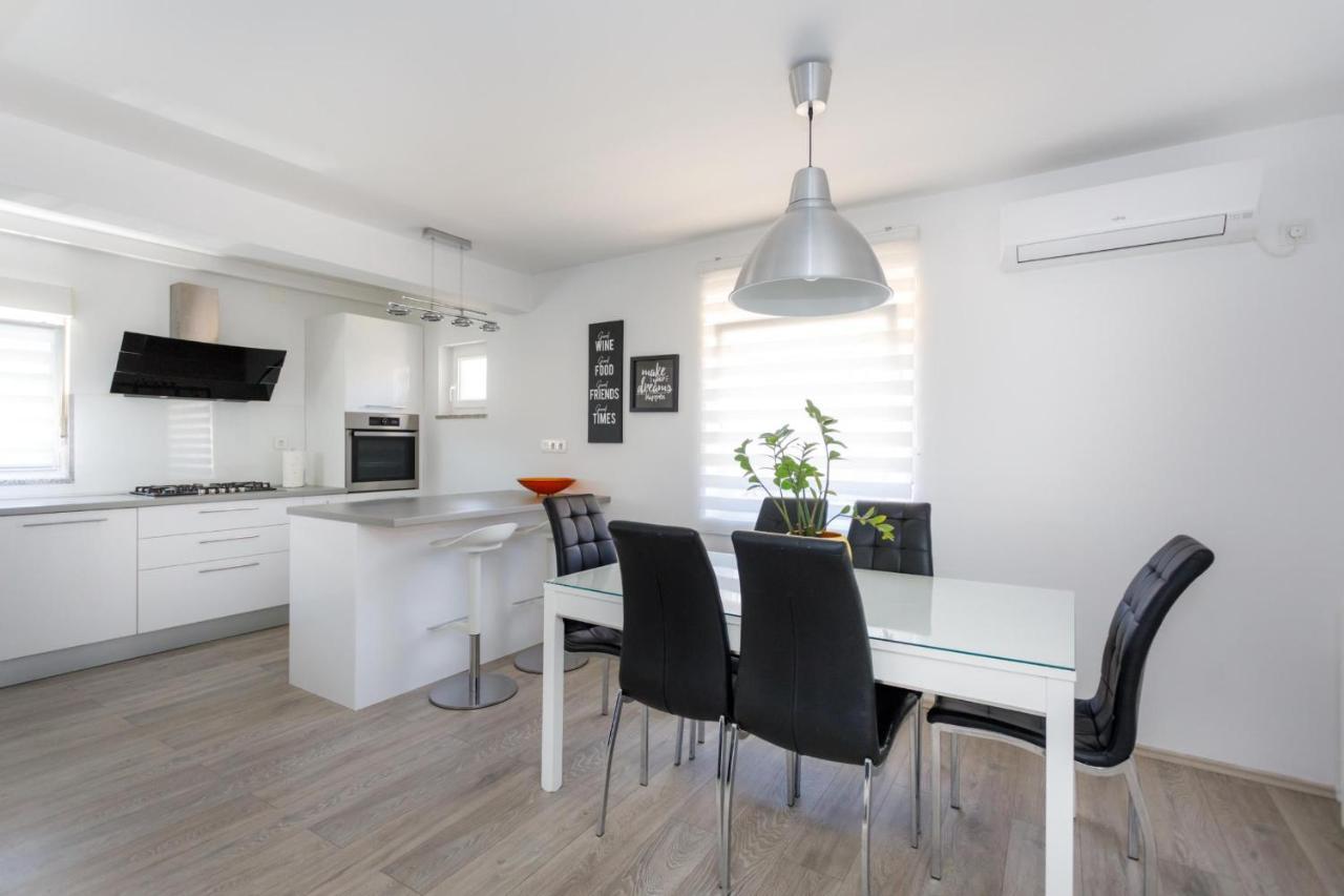 Apartman Laura Krk Town Exterior foto
