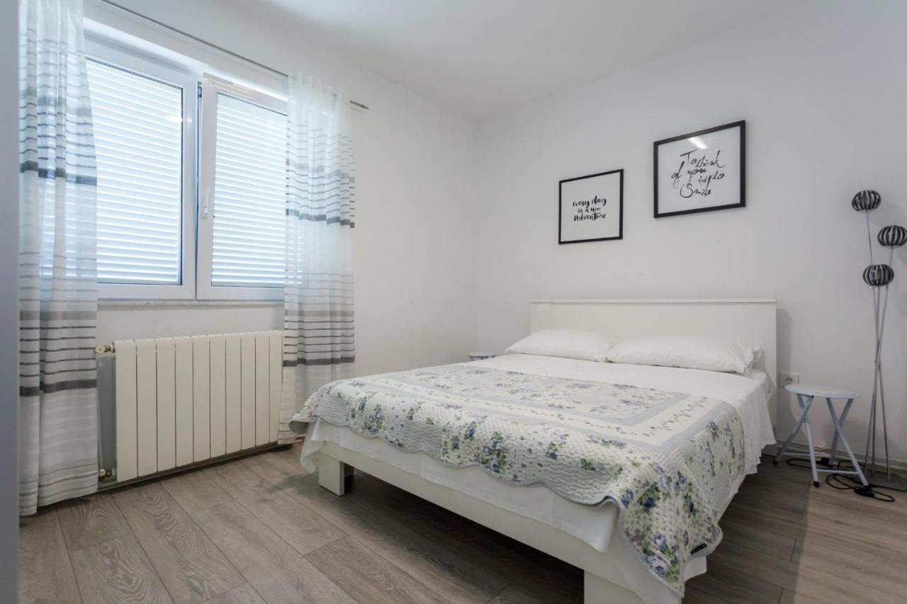 Apartman Laura Krk Town Exterior foto